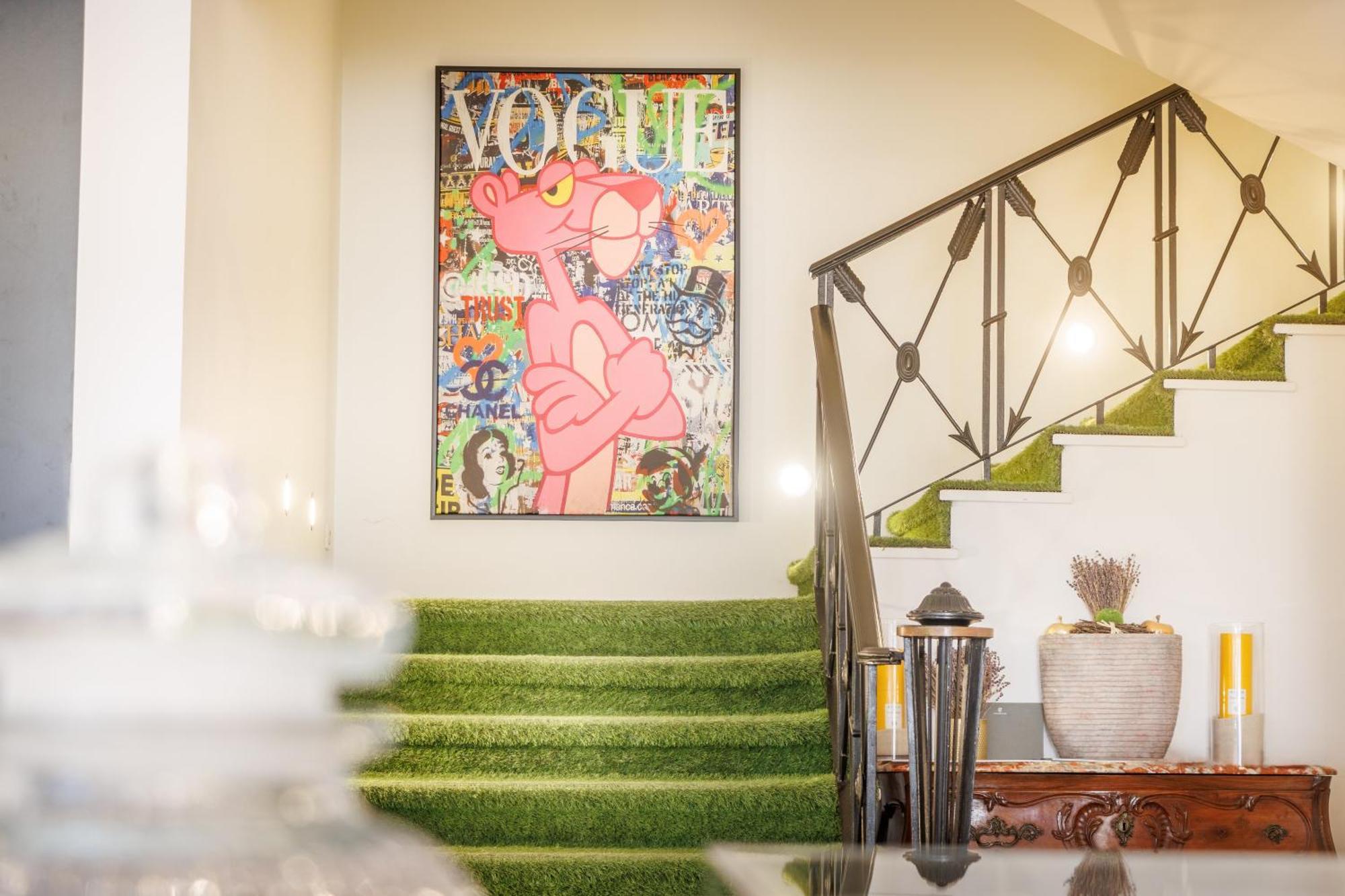 Belfry & Spa By Ligne St Barth Lourdes Exterior photo Installation of a painting by the artist